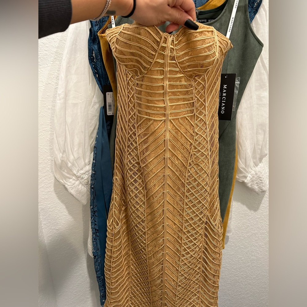 Gold cocktail dress #guessbymarciano